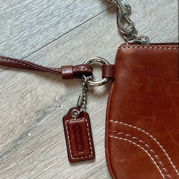 Vintage Coach Leather Wristlet - Picture 4 of 8